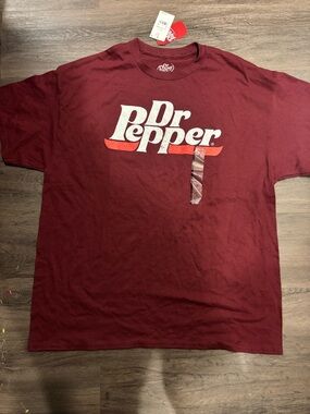 Dr Pepper Men's Short Sleeve Logo Tee - Maroon